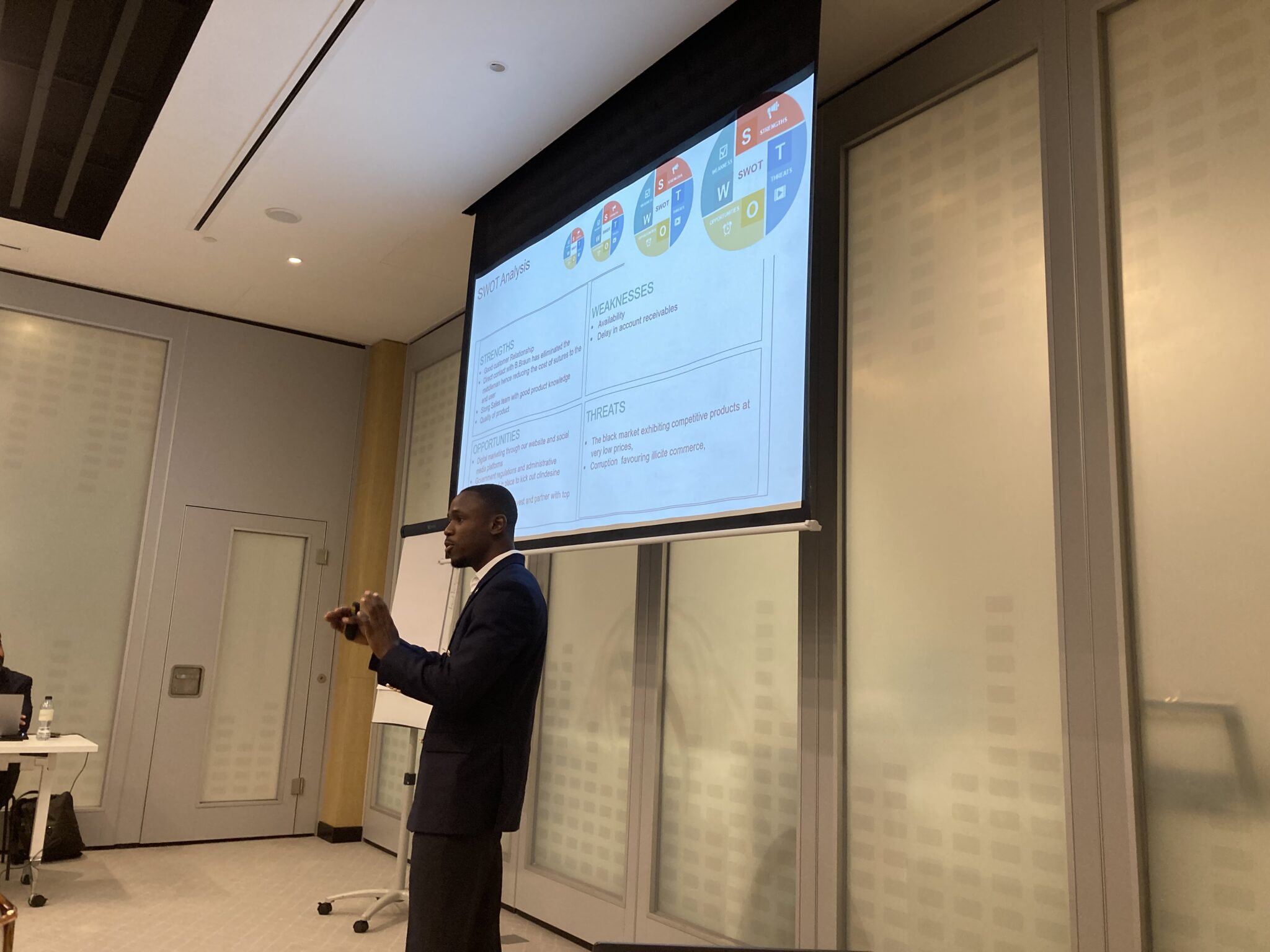 SAXO BLUES Sabots Avec Badge Fleur Et Lanière Pour Bébé Fille Gris - 23